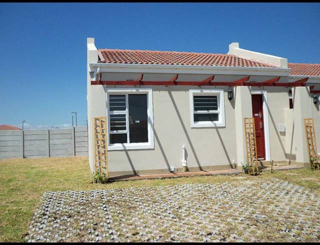 2 BEDROOM TOWNHOUSE FOR SALE IN STELLENDALE